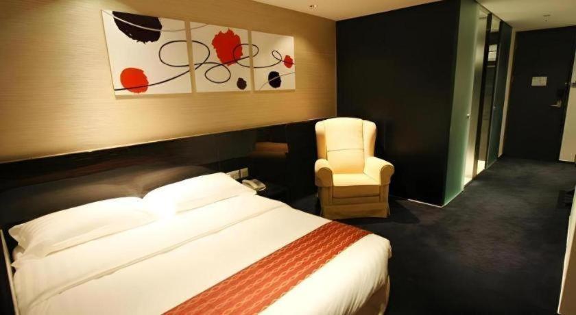 Noble Park Hotel