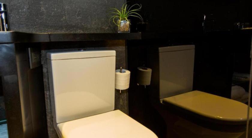 Noble Park Hotel